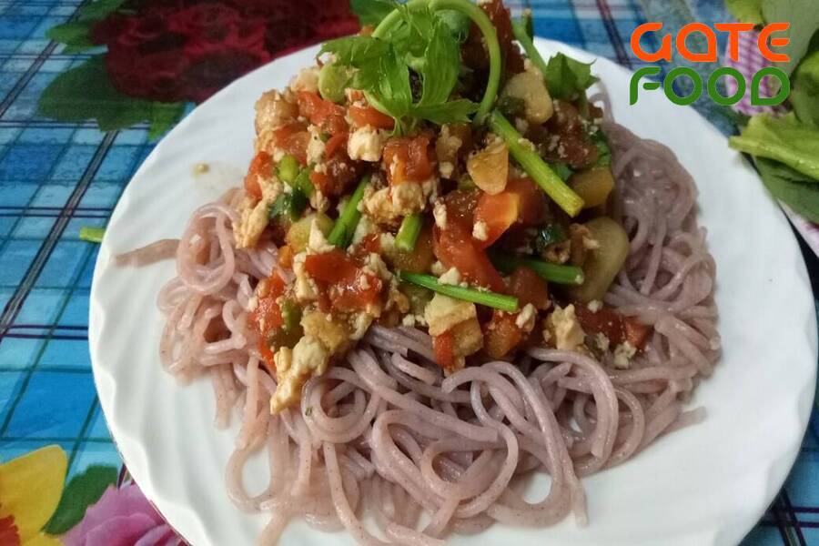 Cách làm Bún gạo lứt sốt cà chua đậu hủ chay